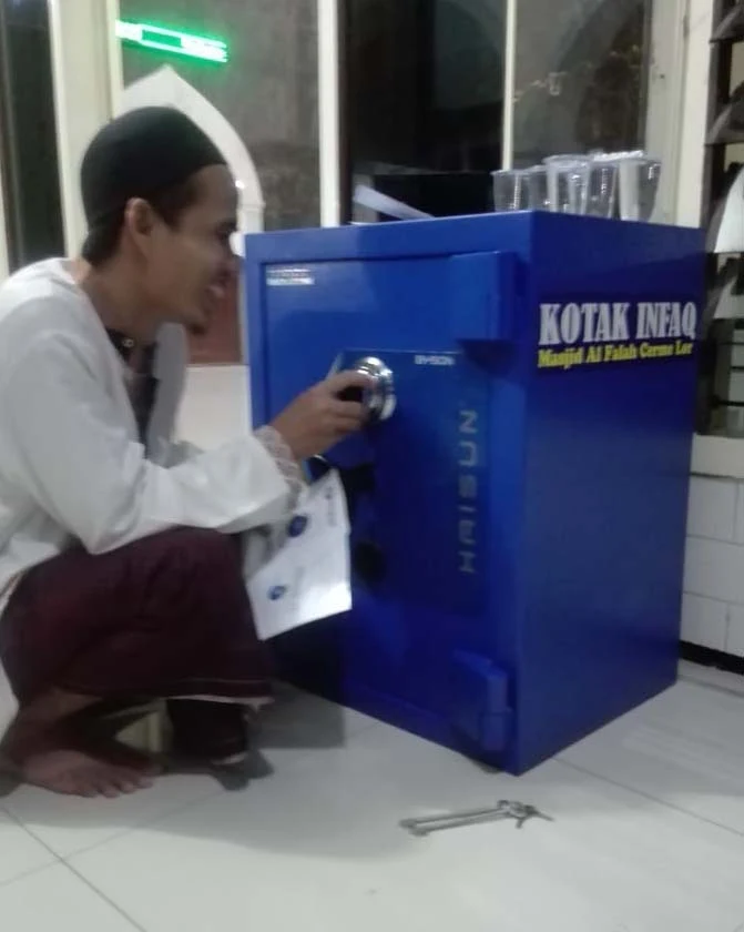 Foto 10 Brankas Kotak Infaq
